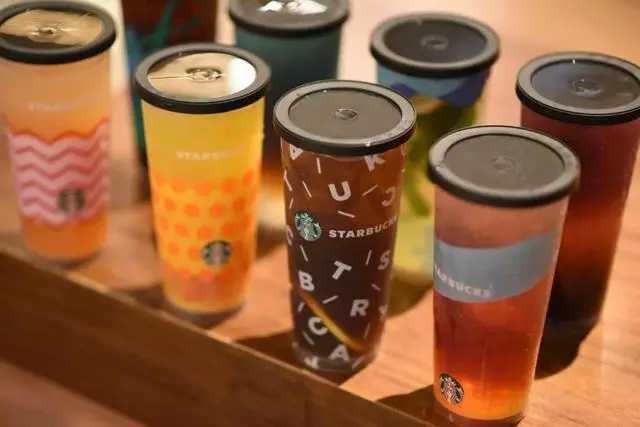 冰球革命，高效生產(chǎn)：大型杯裝冰球包裝設(shè)備助力飲料企業(yè)創(chuàng)新升級(jí)