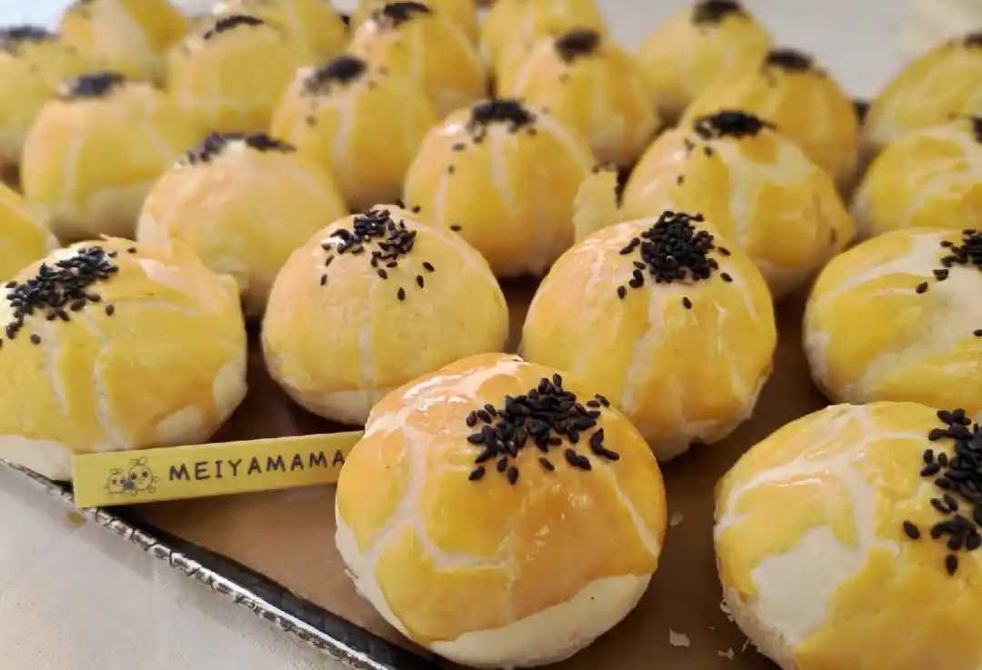 蛋黃酥月餅包裝機(jī)——傳統(tǒng)美味的現(xiàn)代封裝，守護(hù)經(jīng)典，傳遞心意