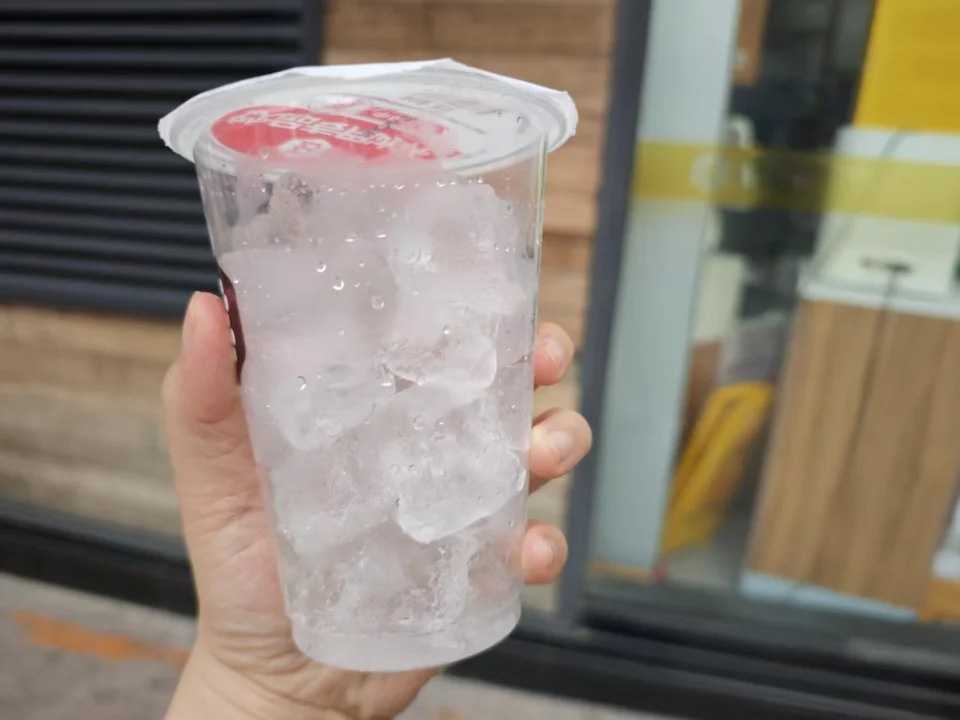 創(chuàng)新自動化冰杯生產(chǎn)線——飲品行業(yè)的革命性變革，開啟智能生產(chǎn)新時代